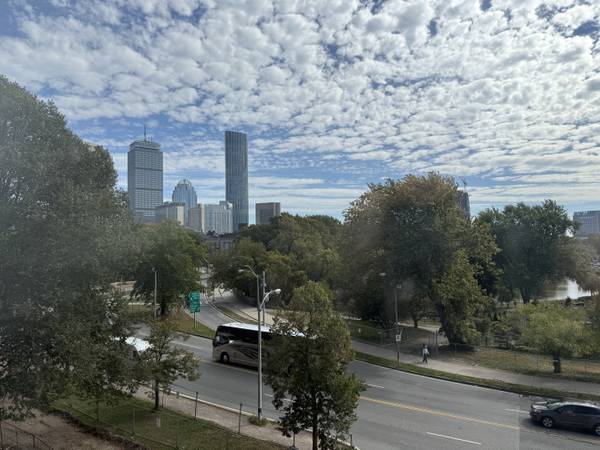 $2,475 / 1br - Fenway 1 Bed w/ City Views - Students OK - Laundry in Building (Fenway)63996545240450123