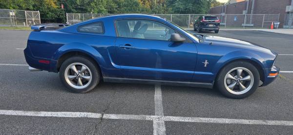 2006 FORD MUSTANG COUPE 4.0 CÁMARA DE REVERSA. AIRE ACONDICIONADO FRÍO, FUNCIONA EXCELENTE - $3.500 (Staten Island)63470615133057121