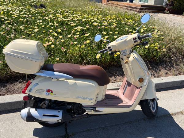 Cheap Gas! 45/MPG! 2013 Kymco Like 200i with low miles