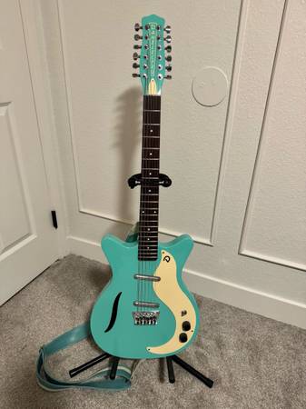 Danelectro Vintage 12 String with case 1