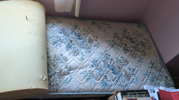 Twin size bed 1