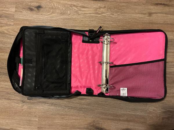 Pink Zippered Binder - $5 (Mill Creek / Bothell / S. Everett)63470799875073121