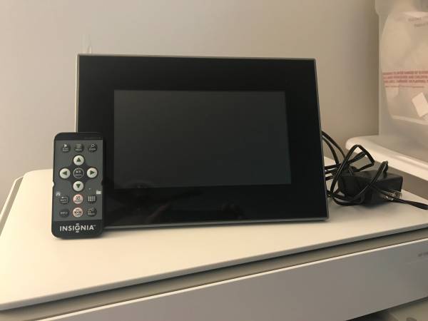 DIGITAL PHOTO FRAME 1