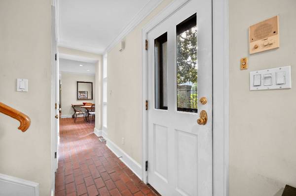 $5200.00 / 2br - 2000ft2 - Carriage House at the Thomas Doughty House64016105740931123