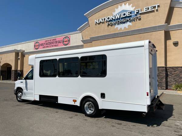 2016 Ford E450 Super Duty Shuttle Bus 1 Owner Company Shuttle - $13,900 (Lathrop)63469905445635122