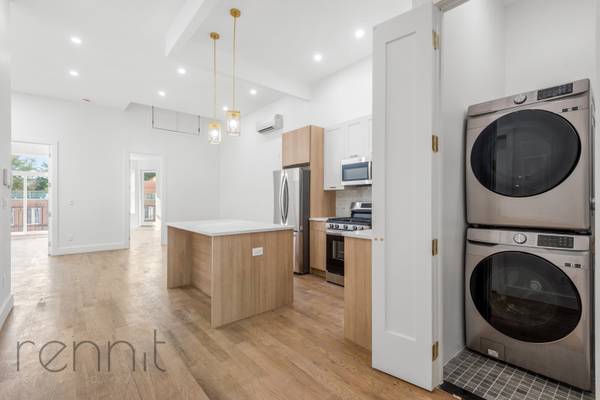 $4,800 / 4 habitaciones - ¡Nuevo💥Piso Entero Inmenso💥Lavadora/Secadora en la Unidad 💥Cada Habitación Tiene Balcón💥SIN COMISIÓN (Bushwick @ Trenes J y L en Halsey o Wilson Ave!)63854288394625121