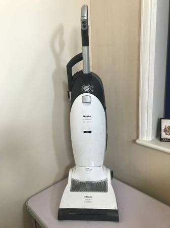 Miele Lotus White Upright Vacuum Cleaner (U1) [$499 new!] 1