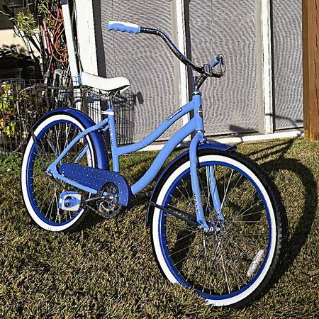 Huffy Cranbrook 24-inch cruiser. Two-tone paint. Road once and put up. 1