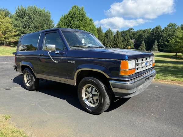 1990 Ford Bronco II XLT, Auto 4x4, Manual Trans - $8,750 (Grand Rapids mi)63619012192385120