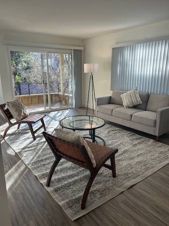 $2,950 / 1br - 820ft2 - Coming Soon! Large 1x1 with patio. Parking included. (menlo park)64017516626562121