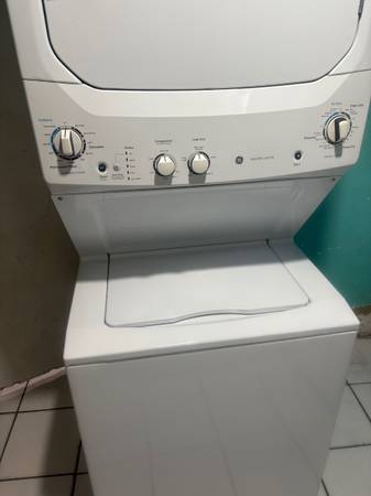 Ge stackable washer and dryer like new 27 inch - $38063444013770627122
