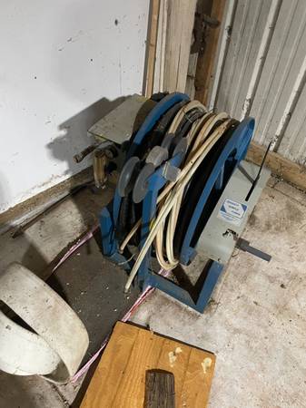 BENNETT SAMPLE pump reel with hoses 1