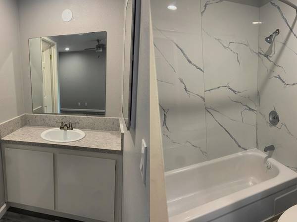 $1,325 NOW $500 OFF MOVE! Easy Transit + Nearby Jobs - Ample Parking - Studio (Sacramento)64043837111299121