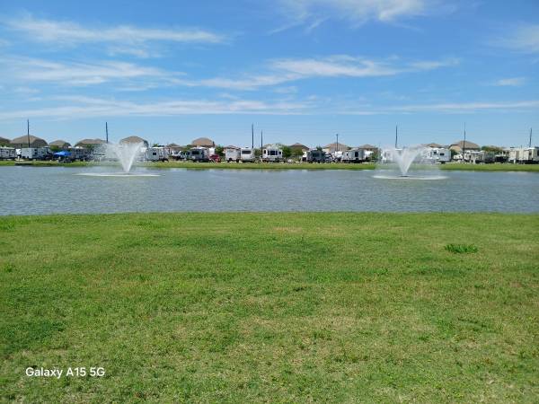 $75 / 1br - 2000ft2 - live CHEAP! (Mont Belvieu)63906679386627120