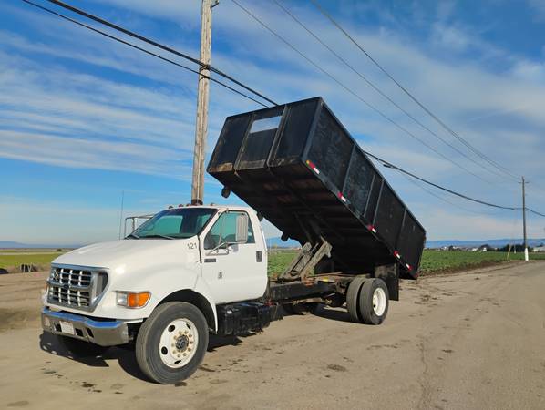 2001 Ford 650 diesel  automatic 18 ft dump bed 140k miles 1