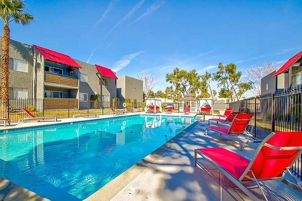 $999 / 1br - 800ft2 - Walk-In Closet, Upgraded Flooring, BBQ/Picnic Area (1600 E. University Ave., Las Vegas, NV)63907028244482124