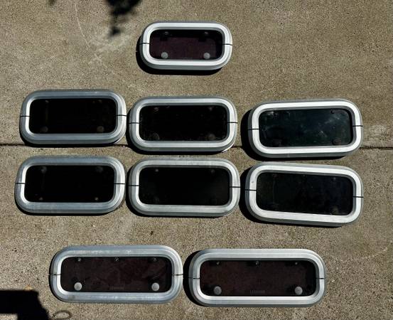 Lewmar Standard Rectangular Portlight 1