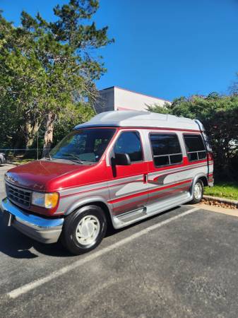 2004 ford Econoline 150 Gulf Stream van 1
