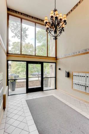 $1,525 / 2 habitaciones - 1000 pies² - Cocinas completamente equipadas, calefacción central, áreas para barbacoa y picnic (240 Central Ave N, Wayzata, MN)63868699327361124