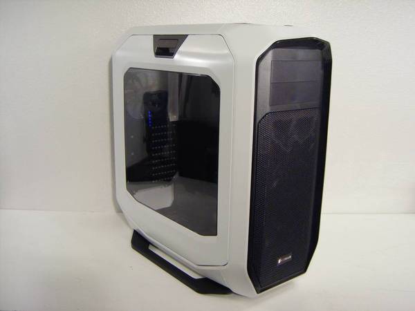 Corsair's Graphite Series 780T Full-ATX Desktop CASE (in frost white) 1