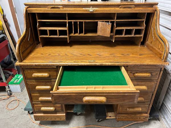 Eaglecraft Rolltop Desk 1