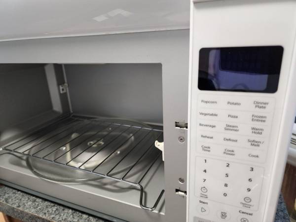 Whirlpool Microwave 1