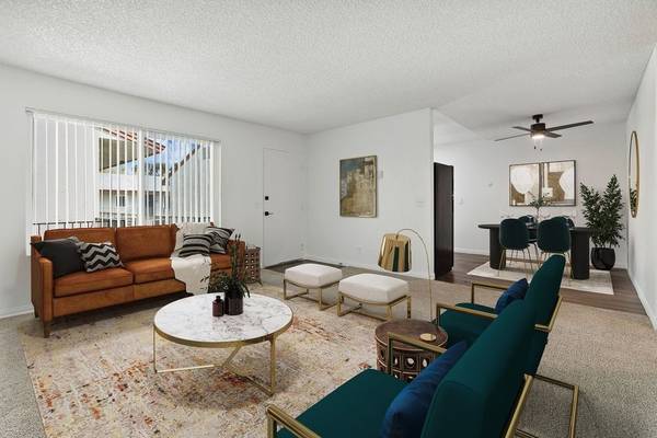 $2,585 / 2br - 900ft2 - Admite mascotas, parrillas al aire libre, área de pérgola para reuniones (3454 Ruffin Rd, San Diego, CA)63878474585857120