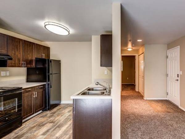 $2,150 / 2br - 970ft2 - Playground, Ceiling Fans, Fitness Center, Online Payments Available (Kent)63786613775105122