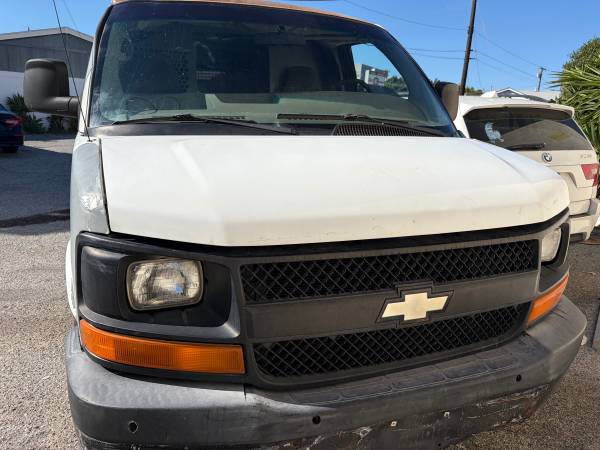 2004 Chevrolet Express 2500 - Photo 5