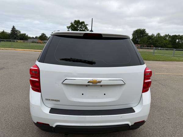 2017 Chevy equinox with a green clean title - $6,500 (Warren)63622114836353124
