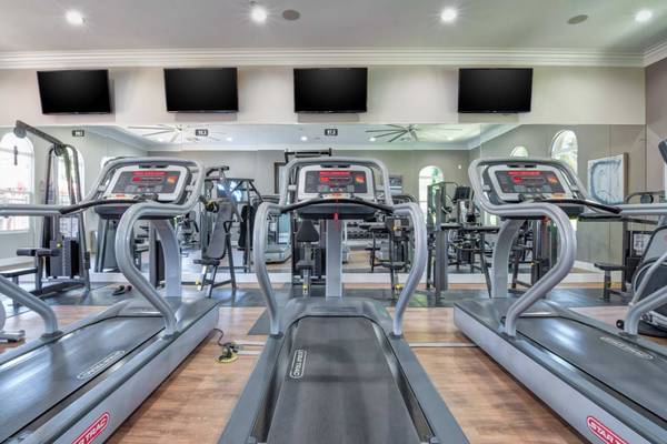 $3,062 / 2br - 1086ft2 - Covered Parking, Resident Rewards Program, Game Room (1850 Thibodo Rd, Vista, CA)64037223094659123