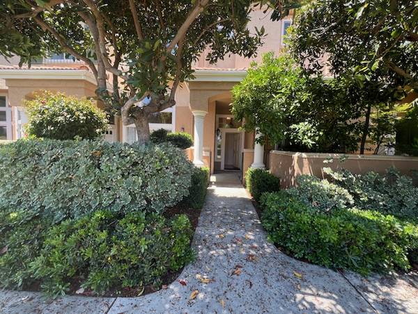 $4,000 / 2br - 1437ft2 - * Tri level Townhome 2bd/2.5ba, 2 car attached garage, 92122 UCSD/UTC* (La Jolla, CA (UTC))63819232946691120