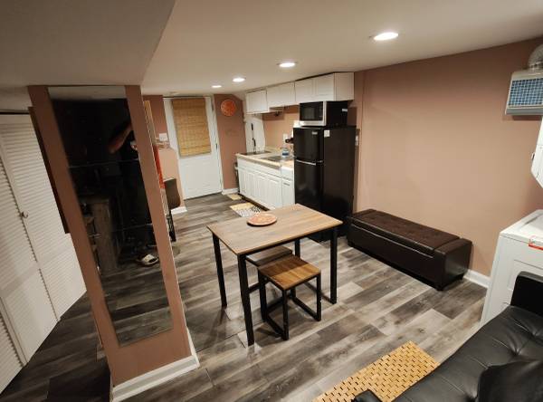 Private Basement-Studio  w/furniture inc & flex. time. 1