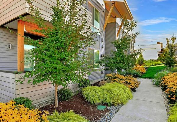 $2,040 / 2br - 972ft2 - Spooktacular Special  Get 4 Weeks FREE! (Bremerton)63852483796225120