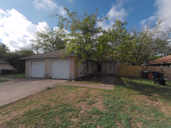 $1,395 / 2br - 894ft2 - Duplex in North Austin - (North Austin)64046032202627124