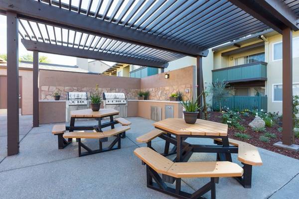 $2,764 / 2br - 1028ft2 - 2/BD, Rose garden, Patios (hayward / castro valley)63658095938817123