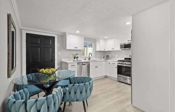 $3,600 / 3br - 1213ft2 - Commute you Say? 3B • 2B Apt. (emeryville)63667924497793124