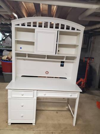 White Desk with Hutch 1