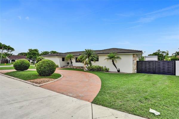 $12,500 / 6br - spacious recently remodeled house (6201 SW 107th Ave)64051007434626120