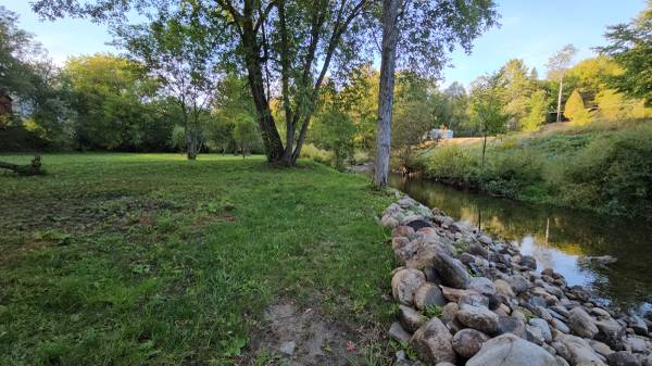 $119,900 / 4br - 1999ft2 - Just Listed! Riverfront Duplex in Village of West Burk (Burke)63976979663490123
