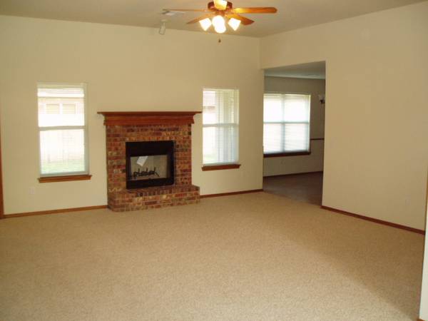 $1,500 / 3br - 1468ft2 - 3804 Notting Hill - New Flooring and Paint - Moore Schools (Kensington Addition)63670502757507122