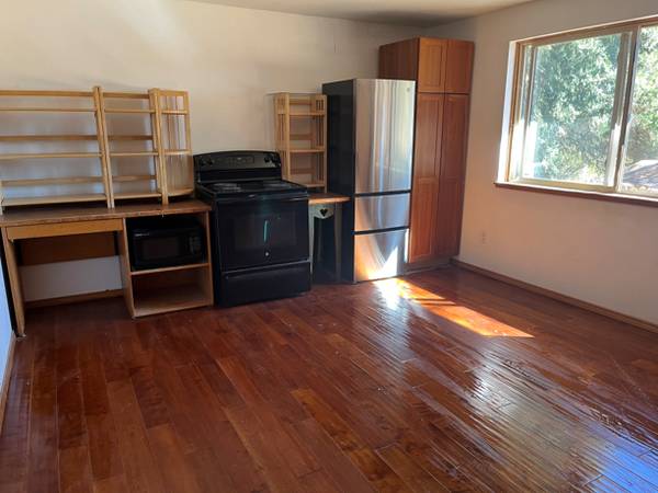 $950 / 1br - 700ft2 - One Bedroom Apt on 50 acres63851666800515120