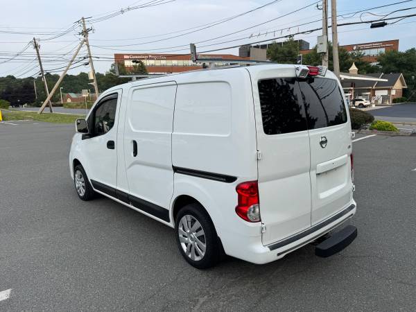 2014 Nissan NV200 SV - Photo 2