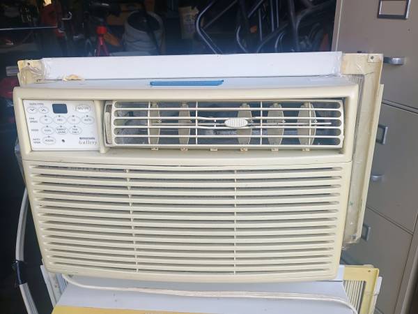 Frigidaire 5,950 BTU air conditioner 1