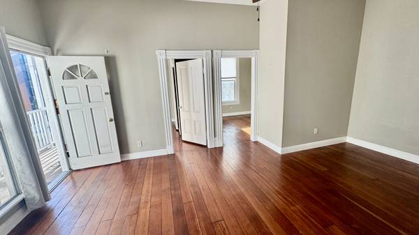 $1,895 / 2br - 800ft2 - Downtown Berkeley- Patio compartido, camina a Cal/todo (berkeley)63870648314243120