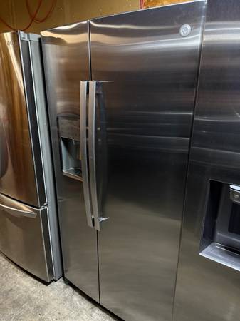 Refrigerator Ge counter depth 27” deep perfect working order 1