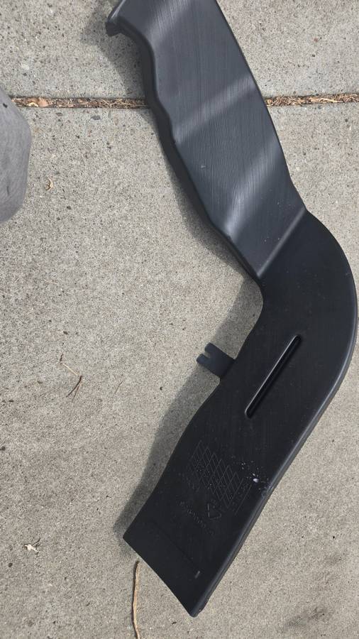 Maserati Ghibli 2014-2020 Front Left Air vent P/N 670001501
