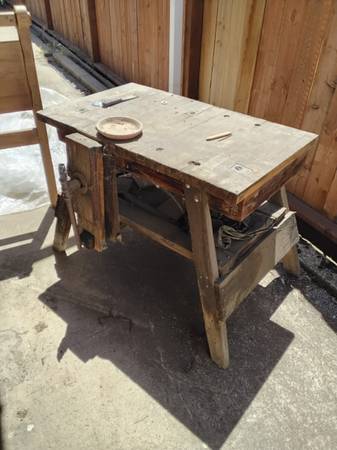Sturdy table with vise 1