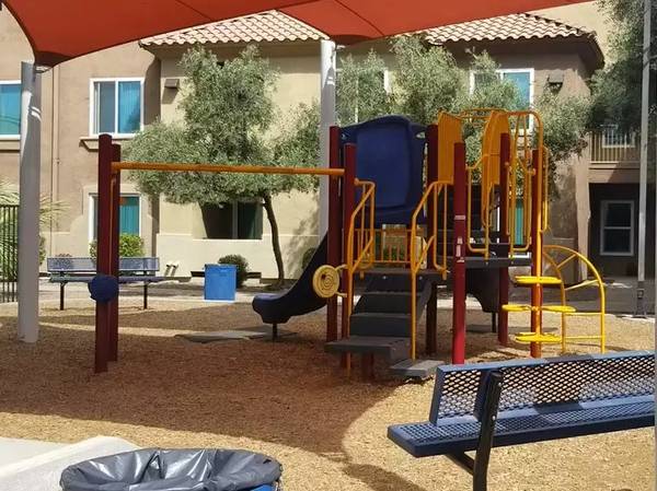 $1,419 / 2br - 997ft2 - 2 BR/2 BA que hará mover la cola de tu mascota. Comunidad amigable con mascotas. (Tolleson)63623896377091124