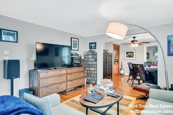 $3,100 / 2br - Modern Newton Upper Falls 2 Bed, 2 PKG, MBTA, Pets, Available 9/1/2025 (Newton Upper Falls)63802072640129121